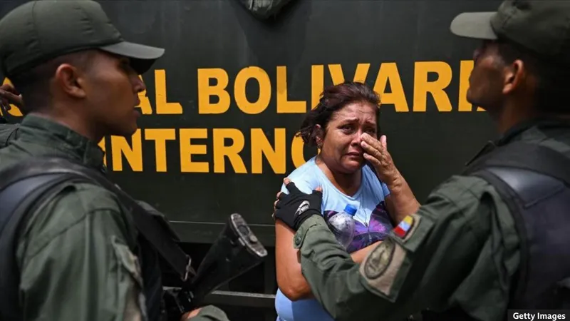 ရာဇဝတ်ဂိုဏ်းသားများ ကြီးစိုးလွှမ်းမိုးထားသည့် အကျဉ်းထောင်ကို စစ်သား ၁၁၀၀၀ စေလွှတ်ပြီး ဗင်နီဇွဲလားအစိုးရက ပြန်လည်သိမ်းပိုက်