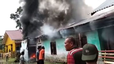 အင်ဒိုနီးရှားနိုင်ငံတွင် မီးခြစ်ဆံစက်ရုံ မီးလောင်ရာမှ အနည်းဆုံး လူ (၃ဝ) သေဆုံး