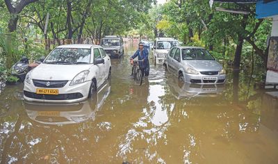အိန္ဒိယ၌ မိုးသည်းထန်စွာရွာသွန်း၍ လူ ၃ဝ သေဆုံး