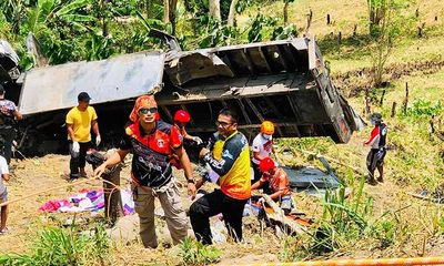 ထိုင်းနိုင်ငံ ဗင်ကားတိမ်းမှောက်မှု ကလေးငယ်(၂)ဦးအပါအဝင် (၁၁)ဦး မီးလောင်သေဆုံး