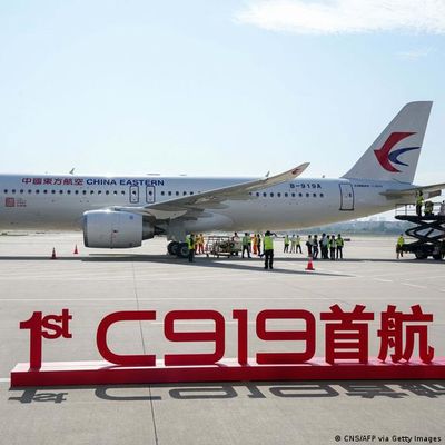 Airbus နှင့် Boeing ခရီးသည်တင်လေယာဉ်များနှင့် ယှဉ်ပြိုင်ရန် တရုတ်ပြည်တွင်းထုတ် C919 ခရီးသည်တင်လေယာဉ် ရှန်ဟိုင်းမှ ဘေဂျင်းသို့ ပထမဦးဆုံးအကြိမ် စတင်ပျံသန်း