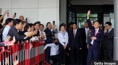 ၁၅ နှစ်ကြာ ပြည်ပတွင် တိမ်းရှောင်နေသော ထိုင်းဝန်ကြီးချုပ်ဟောင်း သက်ဆင် ရှင်နာဝပ် ထိုင်းနိုင်ငံသို့ပြန်ရောက်လာပြီ