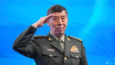 တရုတ်ကာကွယ်ရေးဝန်ကြီး လီရှန်းဖူ ရာထူးမှ ဖယ်ရှားခံရ 