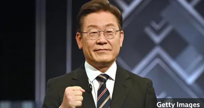 တောင်ကိုးရီးယား အတိုက်အခံပါတီခေါင်းဆောင် လီဂျေမြန်း သတင်းစာရှင်းလင်းပွဲတွင် ဓါးထိုးခံရ