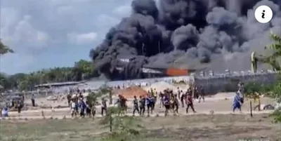 ရဲများဆန္ဒပြမှု ဖြစ်ပွါးပြီးနောက် ပါပူအာနယူးဂီနီတွင် စျေးဆိုင်များ၊ စီးပွါးရေးလုပ်ငန်းများ မီးရှို့ခံရပြီး လုယက်မှုများ ဖြစ်ပေါ်နေ 