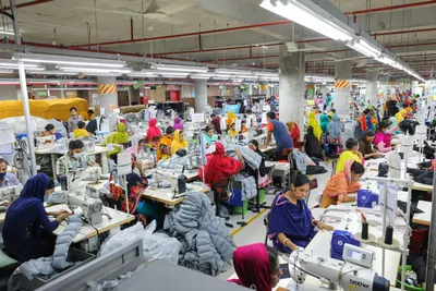 ဘင်္ဂလားဒေ့ရှ် အထည်ချုပ်လုပ်ငန်းပို့ကုန်မှ ဝင်ငွေ ဒေါ်လာ ၄၇ဒသမ ၃၈ ဘီလီယံအထိ စံချိန်တင်ရရှိ 