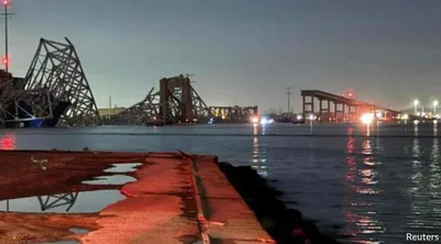 အမေရိကန် မေရီလန်းပြည်နယ်တွင် မြစ်ကူးတံတားကို ကုန်တင်သင်္ဘောကြီးတစ်စင်း ဝင်တိုက်၍ တံတားတစ်ခုလုံး မြစ်ထဲကျိုးကျသွားကာ လူအသေအပျောက်များပြားနိုင်ဟုဆို 