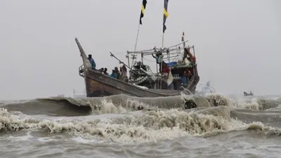 ဘင်္ဂလားပင်လယ်အော်တွင် ဆားများတင်ဆောင်လာသည့် စက်လှေ ၁၆ စီး တိမ်းမှောက်ခဲ့ပြီး လူ ၇၂ ဦး ပျောက်ဆုံးနေ