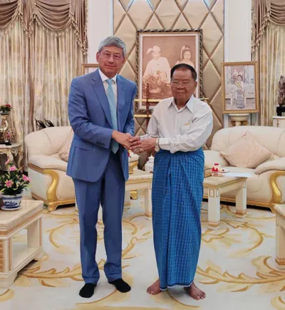 မြန်မာနိုင်ငံဆိုင်ရာ တရုတ်သံအမတ်ကြီးက   အာဏာရှင်ဟောင်း ဦးသန်းရွှေနှင့်  ခေါင်းဆောင်ဟောင်း တချို့အား တွေ့ဆုံ