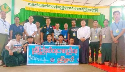 ဂွမြို့နယ်သားများစုပေါင်း၍ မွန်နှင့်ကရင် ရေဘေးသင့်ပြည်သူများအား ငွေကျပ်သိန်း ၁ဝဝ ကျော်သွားရောက်လှူဒါန်း