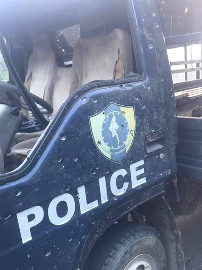 ဘူးသီးတောင်တွင် အချုပ်ကားယာဉ်တန်းမိုင်းခွဲတိုက်ခိုက်ခံရပြီး ရဲ ၂ ဦးကျ၊ ၉ ဦးဒဏ်ရာရ