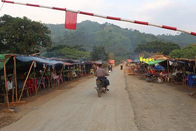 အမ်းမြို့နယ် ကံကော်မြိုင်ကျေးရွာအနီး လူနှစ်ဦး သေနတ်ပစ်ခံရ၍ သေဆုံး