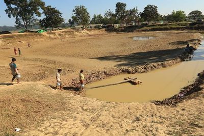 အနီးရှိ ရေကန်ခမ်းခြောက်သွား၍ တိမ်ညိုစစ်ဘေးရှောင်စခန်းတွင် သောက်သုံးရေပြတ်လပ်