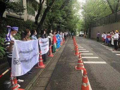 ဂျပန်နိုင်ငံ တိုကျိုမြို့ မြန်မာသံရုံးရှေ့တွင် တိုင်းရင်းသားများဆန္ဒထုတ်ဖေါ်