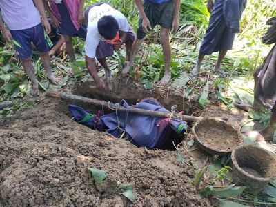ရသေ့တောင်မြို့နယ် ချိန်ခါလီကျေးရွာမှ အသတ်ခံခဲ့ရသူ ဦးထွန်းမောင်စိန်၏ အလောင်းကို အိမ်သာကျင်းထဲမှ ပြန်တွေ့ရှိ