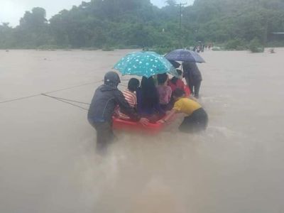 တောင်ကုတ်တွင်မိုးကြီး၍ ရေနစ်ခဲ့သည့်လမ်းအချို့ရေပြန်ကျ