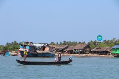 ၁ဝ ရက်ကြာ ပင်လယ်ထဲစက်လှေနှင့်အတူမျောပါနေခဲ့သည့် မာန်အောင်မြို့နယ်မှ ရေလုပ်သား၅ဦးကို ပေါက်တောမြို့နယ်တွင်ကယ်တင်