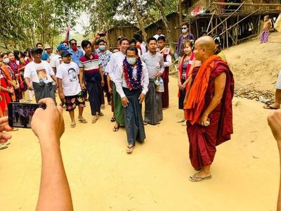 စစ်ဘေးရှောင်များ နေရပ်ပြန်နိုင်ရေးတတ်နိုင်သမျှကူညီဆောင်ရွက်ပေးသွားမည်ဟု ဘူးသီးတောင်၊ မောင်တော ခရီးစဉ်တွင် ဒေါက်တာအေးမောင်ပြော