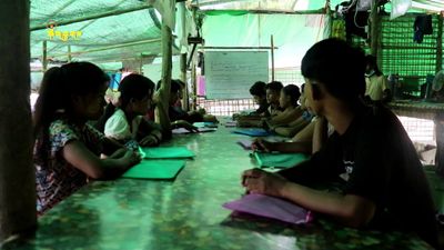 စစ်တွေတွင် စစ်ဘေးရှောင်လူငယ်များအတွက် စိုက်ပျိုးရေးဆိုင်ရာ နည်းပညာသင်တန်းတစ်ခုပို့ချနေ