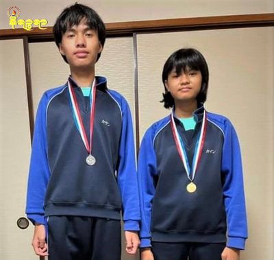 ဂျပန်နိုင်ငံ အလယ်တန်းအဆင့် ကျောင်းပေါင်းစုံအပြေးပြိုင်ပွဲတစ်ခု၌ ရခိုင်လူငယ်အမွှာမောင်နှမ ၂ ဦး ဆုအသီးသီးရရှိ
