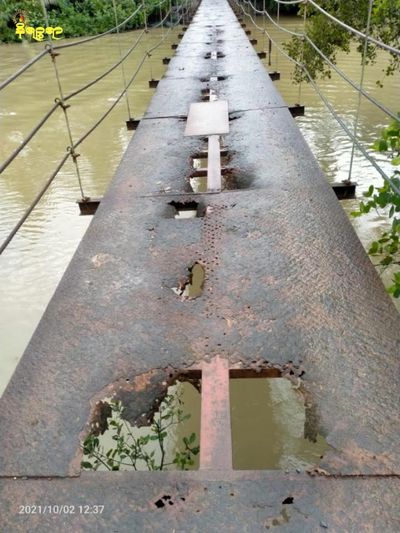 မင်းပြားမြို့နယ်မှ ကြိုးတံတားတစ်စင်းအပါအဝင်တံတားနှစ်စင်းတို့အန္တရာယ်ရှိနေ၍ အမြန်ပြုပြင်ရန်လိုအပ်နေ