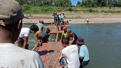 အမ်းချောင်းတွင် ကျေးရွာ ၁ဝ ရွာခန့်အသုံးပြုနေရသည့် တံတား ကိုယ်ထူကိုယ်ထ ပြန်လည်တည်ဆောက်