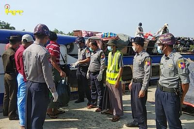 မာန်အောင်မြို့နယ် ရဲကျွန်းတွင် မူးယစ်အသိပညာပေးဟောပြောပွဲပြုလုပ်ခဲ့သူများကို ULA သံသယဖြင့် ရဲနှင့်စစ်တပ်က လိုက်လံစုံစမ်းနေ၍ တိမ်းရှောင်နေရဟုဆို