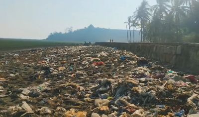 အမှိုက်များဖြင့်ရှုပ်ပွနေသည့် မြေပုံအငူကမ်းခြေသာယာလှပရေးဆောင်ရွက်ရန် လူငယ်များ ရန်ပုံငွေရှာဖွေနေ