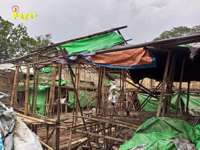 မိုးသက်လေပြင်းတိုက်၍ စစ်ဘေးရှောင်စခန်းများမှ နေအိမ်အများအပြား ပြိုပျက်