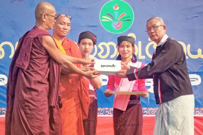 "မယူဒေသသံဃသမဂ္ဂ"မှ သက်အမျိုးသားနေ့သို့ အလှူငွေ ၃၃ သိန်းကျပ်လှူဒါန်း