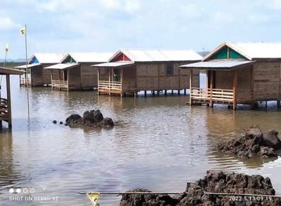 ကျောက်ဖြူရှိ ကျောက်တစ်လုံးမူဆလင်ကယ်ဆယ်ရေးစခန်းနေရာသစ် မိုးရွာသည်နှင့် ရေနစ်မြုပ်