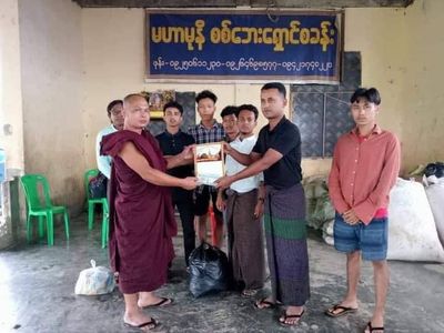 တစ်ဦးဒုက္ခရောက်လျှင်တစ်ဦးကူညီရမည်ဆိုသောအသိစိတ်ဓာတ်ဖြင့် မူဆလင်ကျောင်းသားတို့ ရခိုင်မီးဘေးသင့်စစ်ဘေးရှောင်များကိုကူညီ