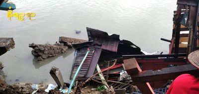 တောင်ကုတ်တွင် မြစ်ကမ်းပါးပြို၍ လူနေအိမ် ၄ လုံးနှင့် ကားဝပ်ရှော့တစ်ခု ပြိုကျပျက်စီး