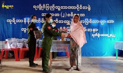 ရခိုင်နှင့် မူဆလင် ချစ်ကြည်ရင်းနှီးမှုခိုင်မာလာစေရန် AA က မူဆလင်အပြစ်သား ၈ ဦးကိုလွှတ်ပေးပြီး မူဆလင် ၄ဝဝ ကျော်အတွက် အဝတ်အထည်များထောက်ပံ့