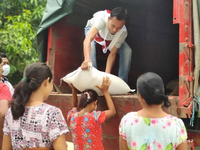 မောင်တောမြို့တွင် ခိုလှုံနေကြသည့် စစ်ရှောင်များအား ICRC က စားနပ်ရိက္ခာများ အပါအဝင် အိမ်သုံးပစ္စည်းများထောက်ပံ့