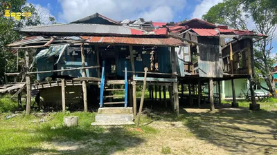 ဆံတော်ရှင်စေတီတော်တည်ရှိရာအနောက်ဖရုံကာကျွန်းပေါ်မှ မုန်တိုင်းကြောင့် ပြိုပျက်သွားသော ဝါးလန်းကျေးရွာဘုန်းတော်ကြီးကျောင်း ပြုပြင်ရန် အခက်အခဲရှိနေ