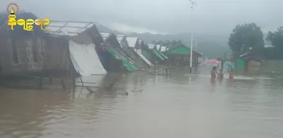 ကျောက်တော် ညောင်ချောင်းစစ်ဘေးရှောင်စခန်းတွင် ရေကြီးနစ်မြုပ်နေ၍ ကုန်းမြင့်ရာသို့ ပြောင်းရွေ့နေကြရ