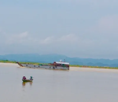 ရမ်းဗြဲတွင် ထင်းနှင့်သစ်စက်လှေများထံမှ စစ်ကောင်စီရေတပ်က ငွေကြေးတောင်းခံနေ