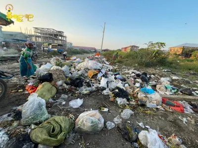 စစ်တွေမြို့ ကိုးရီးယားဆိပ်ကမ်းဈေးအနီးတွင် အမှိုက်ပုံများဖြင့် မြင်မကောင်းအောင်ဖြစ်နေ