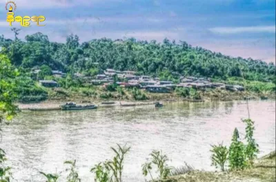 စစ်ကောင်စီ လေကြောင်းတိုက်ခိုက်မှုကြောင့် တရွန်အိုင်ရွာဟောင်း မီးလောင်နေ