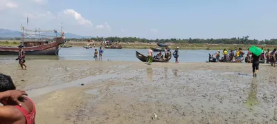 မောင်တောမြို့မှ ရခိုင်လူမျိုးများ မြို့ကိုစွန့်ခွာထွက်ပြေး 