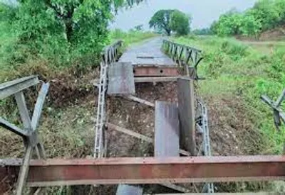 မောင်တောတွင် နောက်ထပ် ကွန်ကရစ် တံတား ၆ စင်း မိုင်းခွဲဖျက်ဆီးခံရ 