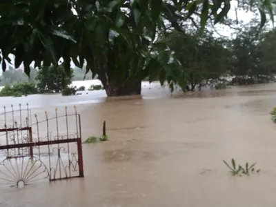 သံတွဲမြို့ မြေနိမ့်ပိုင်းရပ်ကွက်များတွင် ရေများနစ်မြုပ်နေ၍ စစ်ဘေးရှောင်ကူညီရေး ခက်ခဲနေ 