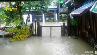 မိုးအဆက်မပြတ် ရွာသွန်းမှုကြောင့် တောင်ကုတ်မြို့ပေါ်​ရပ်ကွက်များအတွင်းသို့ ချောင်းရေဝင်၍ နစ်မြုပ်နေ