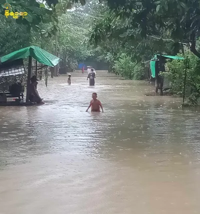 မိုးသည်းထန်၍ တောင်ကုတ်မြို့ပေါ်ရှိ မြေနိမ့်ပိုင်းရပ်ကွက်ငယ်အချို့ ရေနစ်မြုပ်နေ