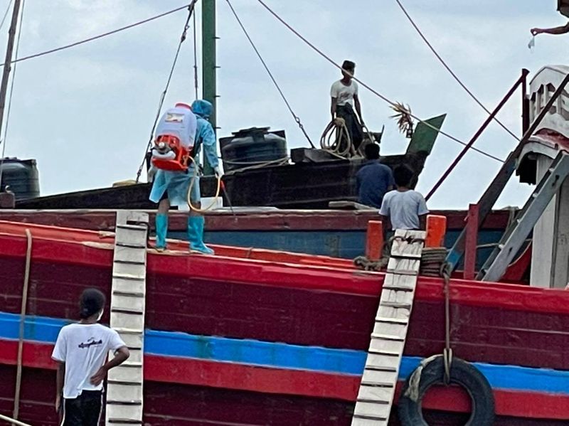 ရခိုင်တွင် ဘင်္ဂလားဒေ့ရှ်ပြန် စက်လှေသမား ၁၁ ဦး၌ ကိုဗစ်ပိုး ထပ်တွေ့ထား